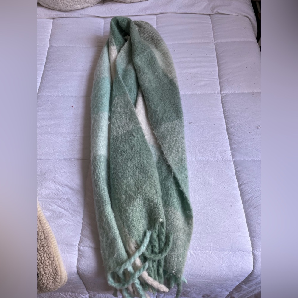 Chunky green scarf